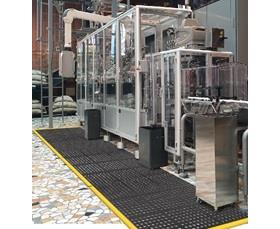Performa™ Cutting Fluid-Resistant Modular Mat